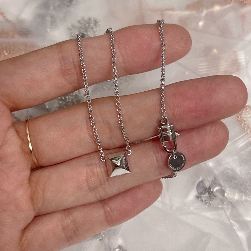 H**me5 necklaces